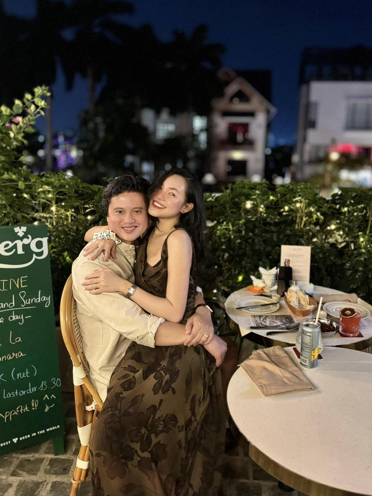 Tình cảm với ngôi nhà 'Bữa trưa vui vẻ' và VTV6 lúc nào cũng ở trong lòng, hướng đến nó như là cái nôi tạo cho mình mọi thứ kể cả việc gặp người thương của mình hôm nay". Cựu nữ MC "Bữa trưa vui vẻ" cho biết.