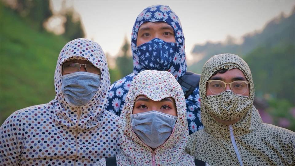 Chính vì thế đã mặc áo chống nắng kín mít như ninja và chụp ảnh khi đi du lịch Hà Giang. Cả 4 đều không ngờ rằng bộ ảnh lại nhận được sự quan tâm, chú ý của cư dân mạng với vài nghìn lượt tương tác”. Thành viên của PnP Band cho biết thêm.