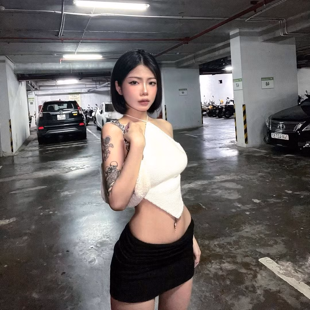 Nhận thấy tin đồn ngày càng lan rộng, Khúc Thị Hương chính chủ đã lên tiếng đính chính mạnh mẽ, khẳng định mình không hề có tài khoản hay hoạt động nào trên nền tảng bán hình nhạy cảm kiếm tiền này.