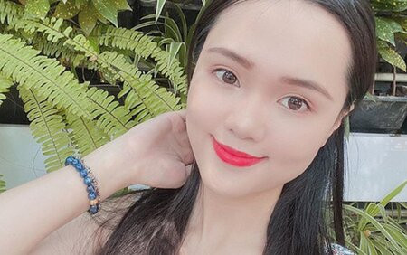 Trong thời gian thai kì, Quỳnh Anh chăm chỉ kinh doanh cửa hàng thời trang do cô sáng lập chứ không dựa dẫm vào ông xã và gia đình.