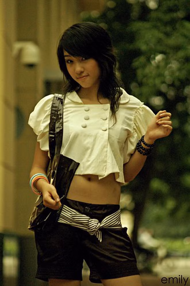 Vào năm 2008, người ta vẫn còn gọi bà xã của Big Daddy là Nguyễn Hương Ly, cô nữ sinh có vẻ ngoài xinh đẹp năm ấy đã đăng quang cuộc thi Miss Teen và chính thức bước chân vào showbiz.