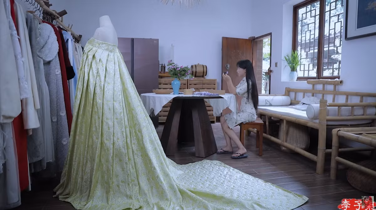 “Đẹp quá!”, “Như tiên nữ thật sự”, “Một sự trở lại xinh đẹp và mạnh mẽ”, “Hiếm lắm mới thấy hình ảnh Lý Tử Thất khác lạ thế này”, “Tiếp tục đăng video, tiếp tục xinh đẹp và rạng rỡ nhé!”, “Trông Lý Tử Thất khác quá nhưng xinh, tôi thích!”,... là một số bình luận từ netizen dành cho sự thay đổi này.