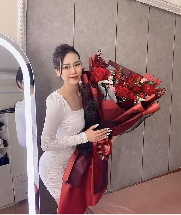 Tuy nhiên, sau đó, nhờ cơ duyên, trải qua nhiều thử thách, học tập, bổ túc thêm các kiến thức đã giúp Khánh Quỳnh trải qua nhiều vòng phỏng vấn để tới với VTV Cab rồi trở thành một BTV như mọi người đang thấy.