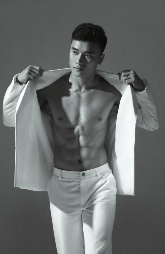 So với thời kỳ hoàng kim, thủ môn Bùi Tiến Dũng vẫn giữ được vóc dáng đáng mơ ước.