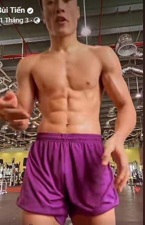 Qua thoi ky dinh cao, thu mon Bui Tien Dung khoe body mien che