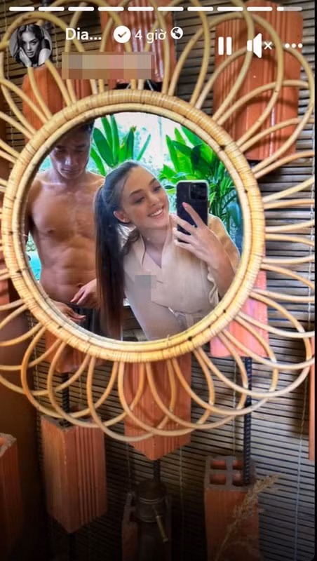 Cách đây chưa lâu, vợ chồng thủ môn Bùi Tiến Dũng đã rủ nhau đi spa. Qua hình ảnh Dianka đăng tải, họ đang thay đồ để chuẩn bị cho việc mát xa thư giãn.