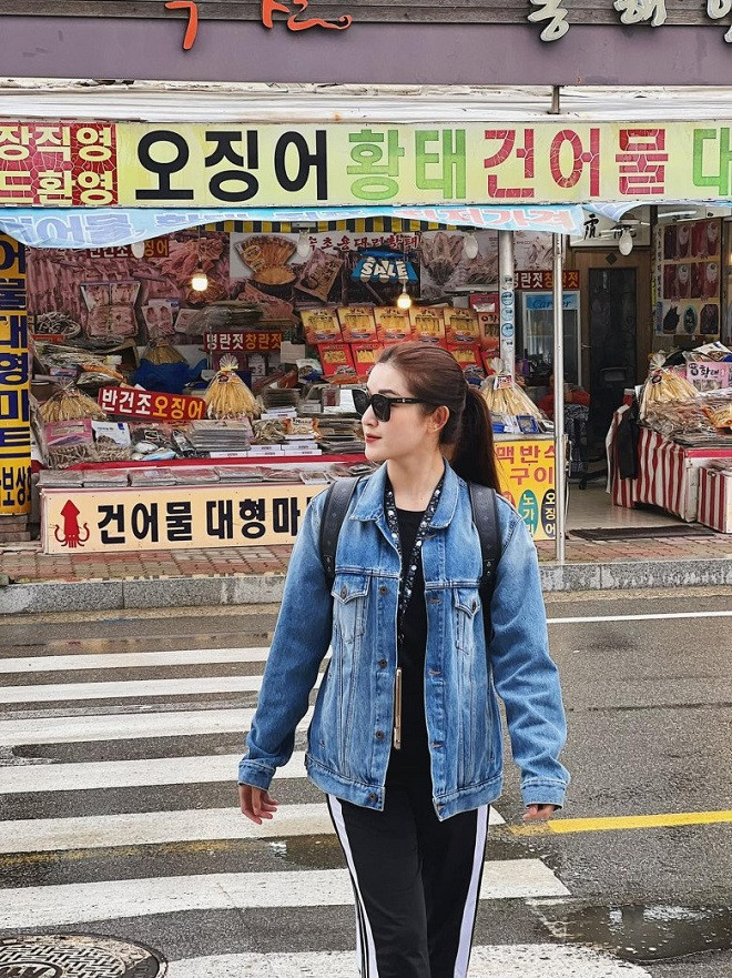 Mới đây trên Facebook cá nhân, Á hậu Huyền My khoe hình ảnh đi tác nghiệp ở Hàn Quốc nhận được nhiều chú ý.