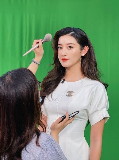 Hoạt động showbiz với nhiều vai trò nhưng Huyền My có niềm đam mê đặc biệt với nghề MC và từng dẫn dắt nhiều sự kiện lớn, chương trình bình luận thể thao.