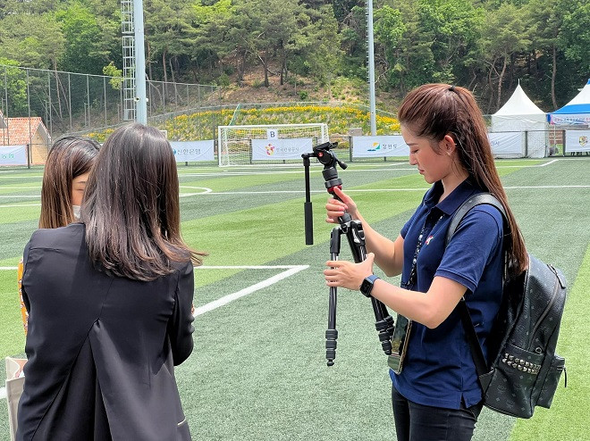 "Như học sinh cấp 3", "Chẳng khác gì nữ sinh", "Quá trẻ và đẹp",... là những bình luận người hâm mộ để lại bên dưới bài viết của Huyền My.