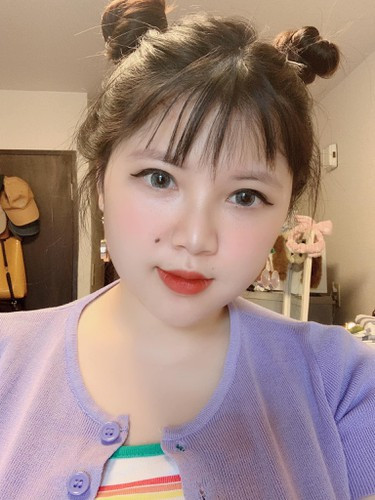 Cách đây 4 năm, Võ Thị Thu Trang khi ấy còn là nữ sinh ở Hải Dương từng gặp nhiều rắc rối khi sở hữu vòng 1 lên đến 110cm. Tuy nhiên, sau đó cô nàng đã làm phẫu thuật thu nhỏ vòng 1 và sang Nhật du học.