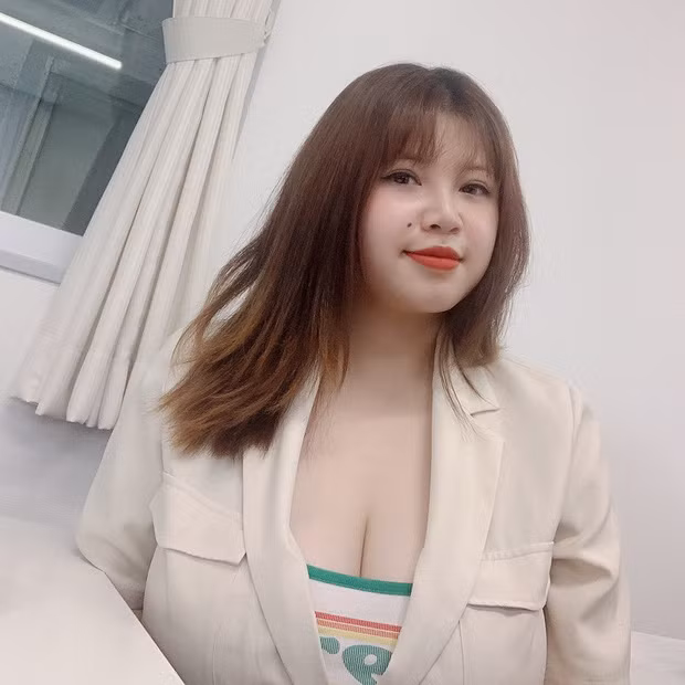 Võ Thị Thu Trang (SN 2000) không phải cái tên quá xa lạ với cộng đồng mạng. Cách đây 4 năm, cô bạn khi ấy còn là nữ sinh ở Hải Dương đã "bất đắc dĩ" nổi tiếng trên mạng khi sở hữu ngực khủng lên đến 110cm.