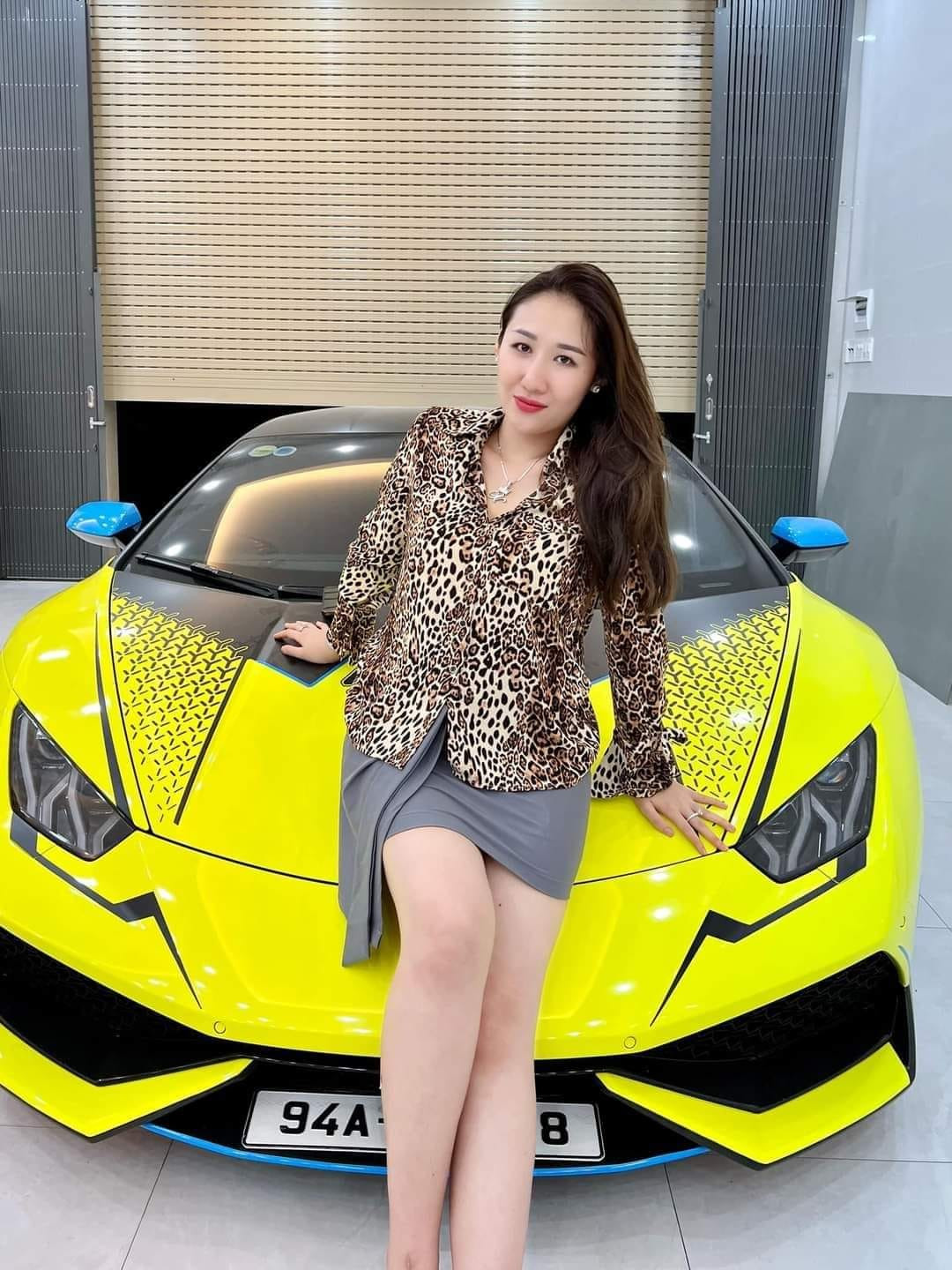 Ngoài kinh doanh, Huỳnh Như còn được biết đến thông qua các nền tảng chia sẻ video như TikTok và YouTube. Với những nội dung xoay quanh đời sống thường nhật hay chia sẻ công thức nấu ăn, nữ đại gia đã nhận về được nhiều sự ủng hộ của khán giả.