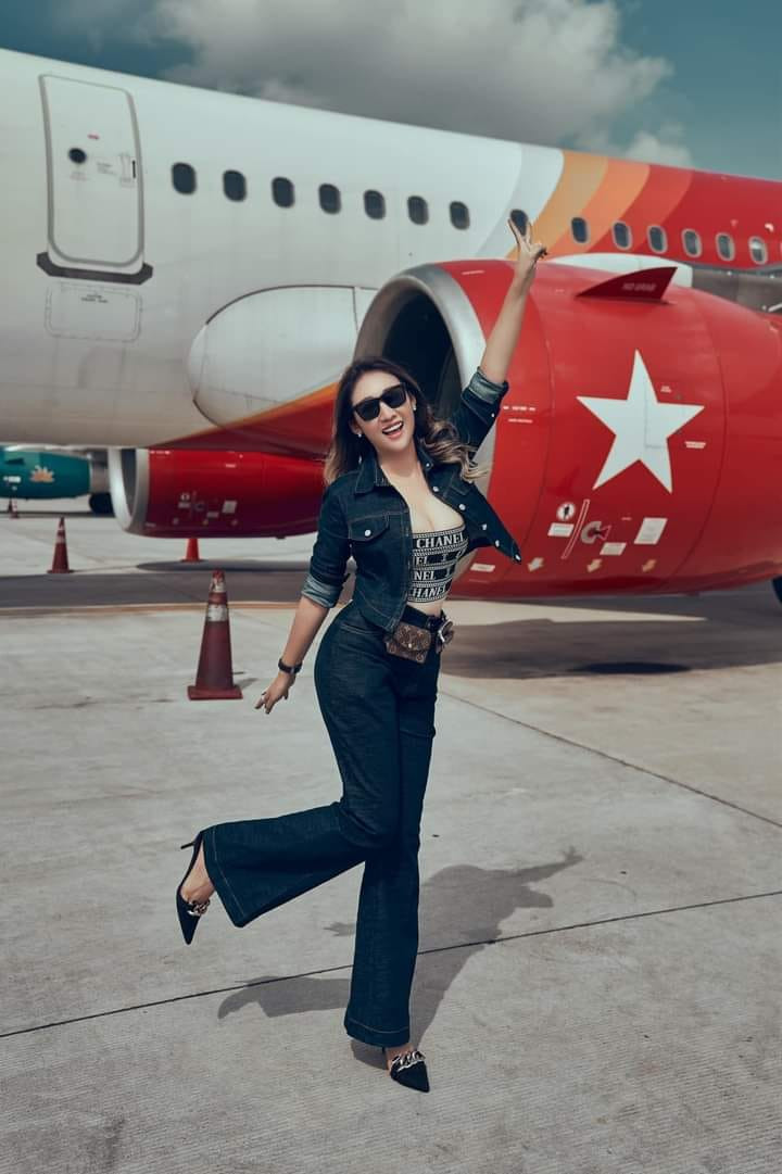 Trước đó, vào tháng 5/2021, Huỳnh Như cùng chồng từng khiến giới yêu thích siêu xe xôn xao khi mua lại chiếc Lamborghini Huracan LP610-4 cực hiếm.