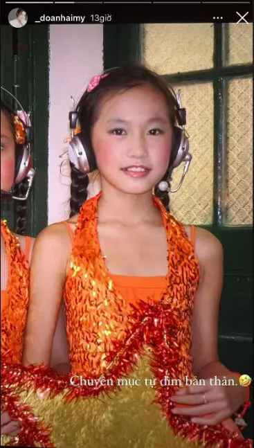 10X tham gia một buổi biểu diễn văn nghệ. Từ nhan sắc đến thần thái của nàng WAGs đúng là không chê vào đâu được.