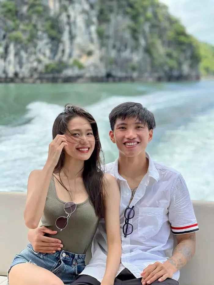 Ban gai Doan Van Hau lieu co phai rich kid Ha thanh thu thiet?