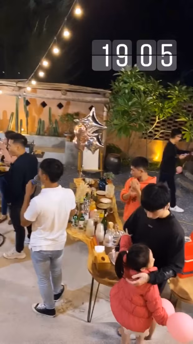 Không gian tiệc của Thu Hương trang hoàng hoành tráng không thua kém bất kỳ sự kiện lớn nào của năm.