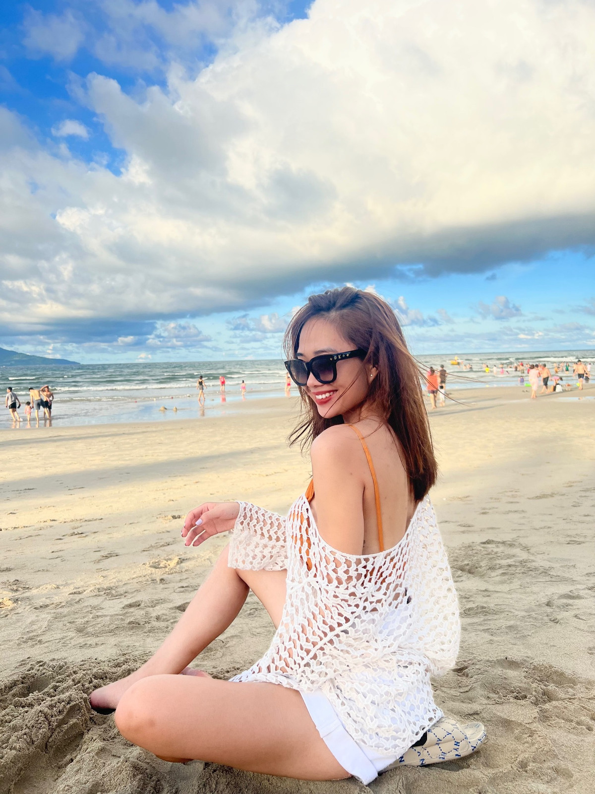 Tuy nhiên may mắn hơn trong thời gian dịch bệnh, công ty vẫn luôn hỗ trợ tiếp viên rất nhiều và tạo nhiều điều kiện cho Trang cũng như mọi tiếp viên khác. Hiện nay, khi cuộc sống dần trở về trạng thái bình thường mới thì lương của chúng mình cũng được nhận 100%.