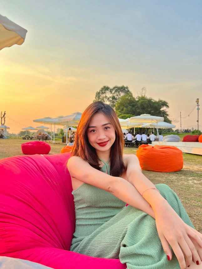 Khi được hỏi về câu chuyện thời gian dành cho gia đình, Thu Trang thừa nhận: "Với Trang thì Trang thấy điều đó là đúng, vì tính chất công việc phải bay đến nhiều địa phương, nhiều quốc gia nên có thể thời gian đi làm trên máy bay còn nhiều hơn thời gian ở nhà...