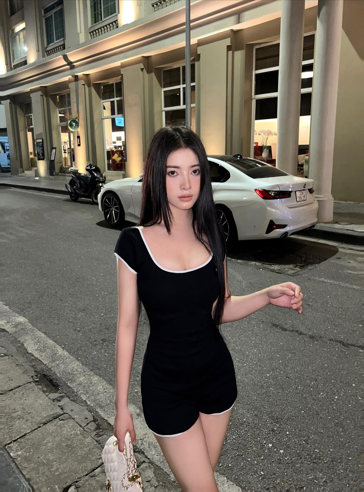 "Hot girl áo dài" có niềm đam mê đặc biệt với diễn xuất. Năm 2017, cô nổi tiếng với một clip "diễn sâu" vào vai em bé lạc đường với những biểu cảm dễ thương.