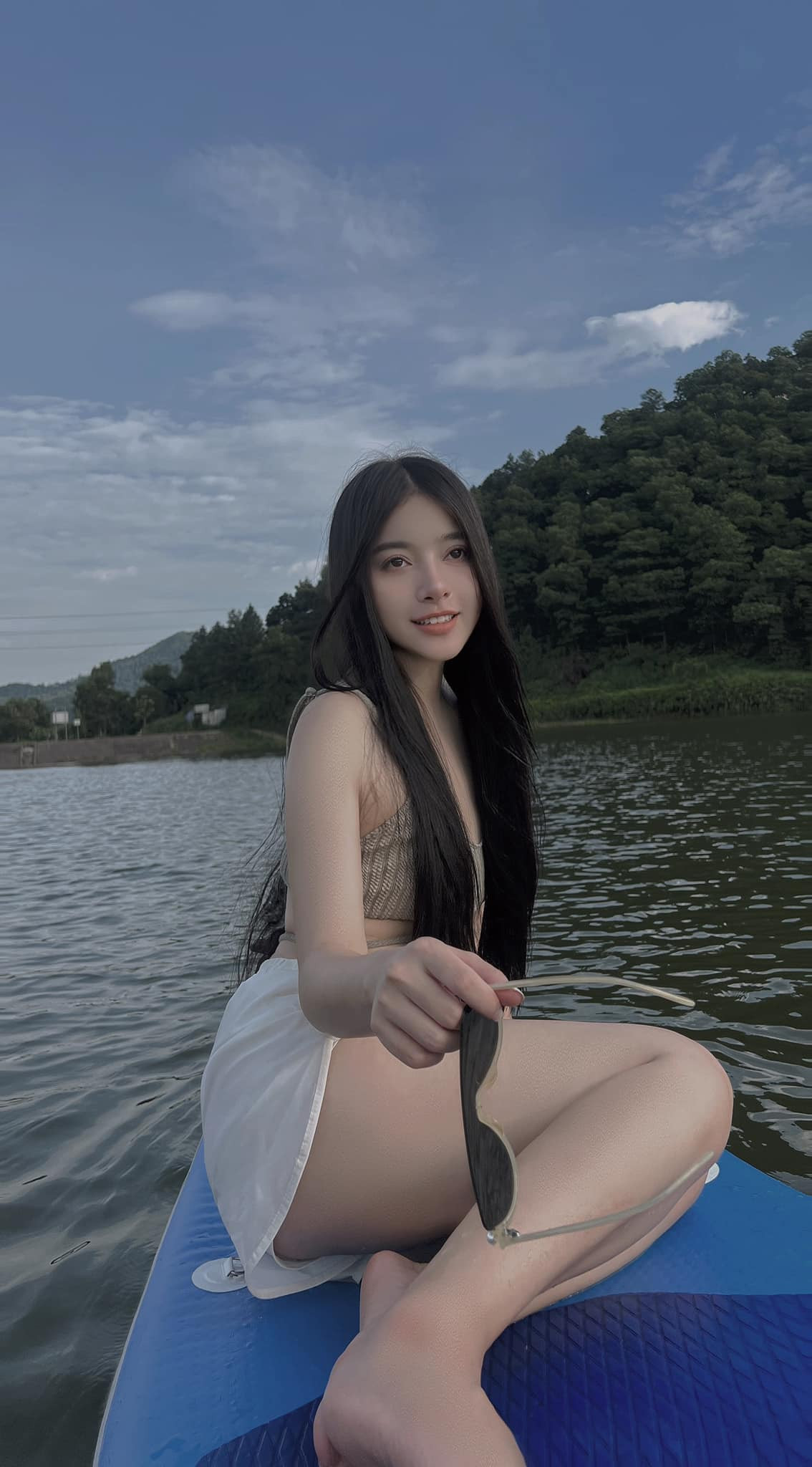 Meily Mia còn được biết đến với những clip dễ thương trên TikTok. Cô từng bị nhầm là "hot girl lai" dù là gái Việt 100%.