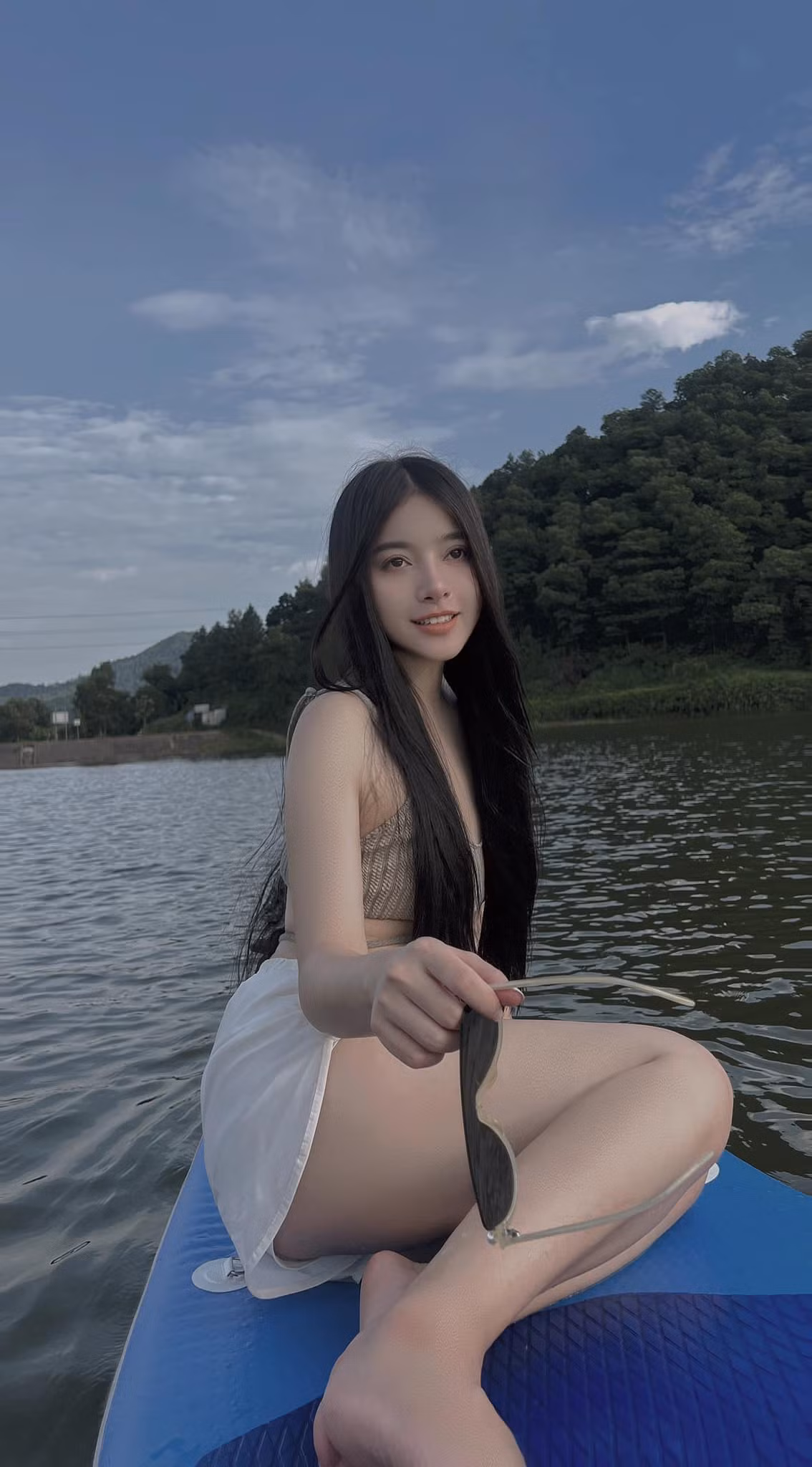 Meily Mia còn được biết đến với những clip dễ thương trên TikTok. Cô từng bị nhầm là "hot girl lai" dù là gái Việt 100%.