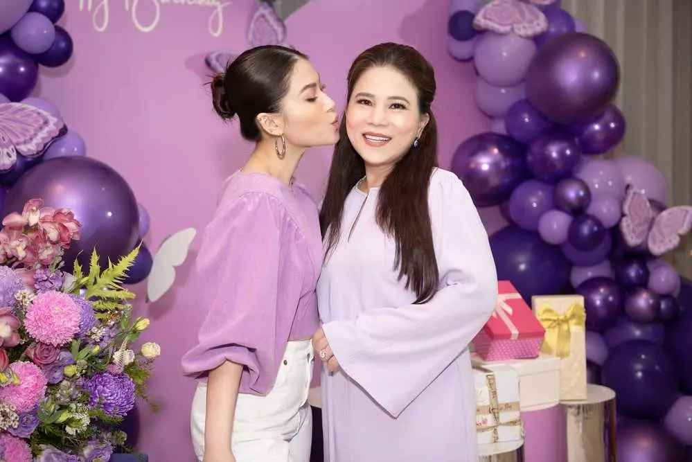 Nhan sắc "lão hóa ngược" của mẹ Thanh Tâm khiến nhiều người xuýt xoa.