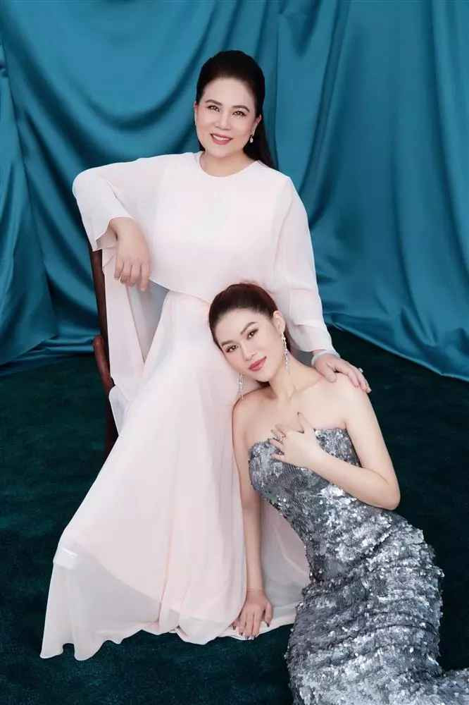 Không giống với nhiều diễn viên, Thanh Tâm sinh ra đã ở "vạch đích". Cô là con gái bà Trịnh Thị Bích Hằng - Chủ tịch HĐQT của một doanh nghiệp chuyên chế biến và xuất khẩu các loại cá, đặc biệt là cá ngừ đại dương lớn nhất Việt Nam hiện nay.