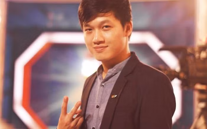 Trần Ngọc là một trong những gương mặt nam MC hot nhất nhì VTV. Facebook cá nhân của anh sở hữu gần 70.000 lượt theo dõi - con số mà nhiều Facebooker mơ ước.