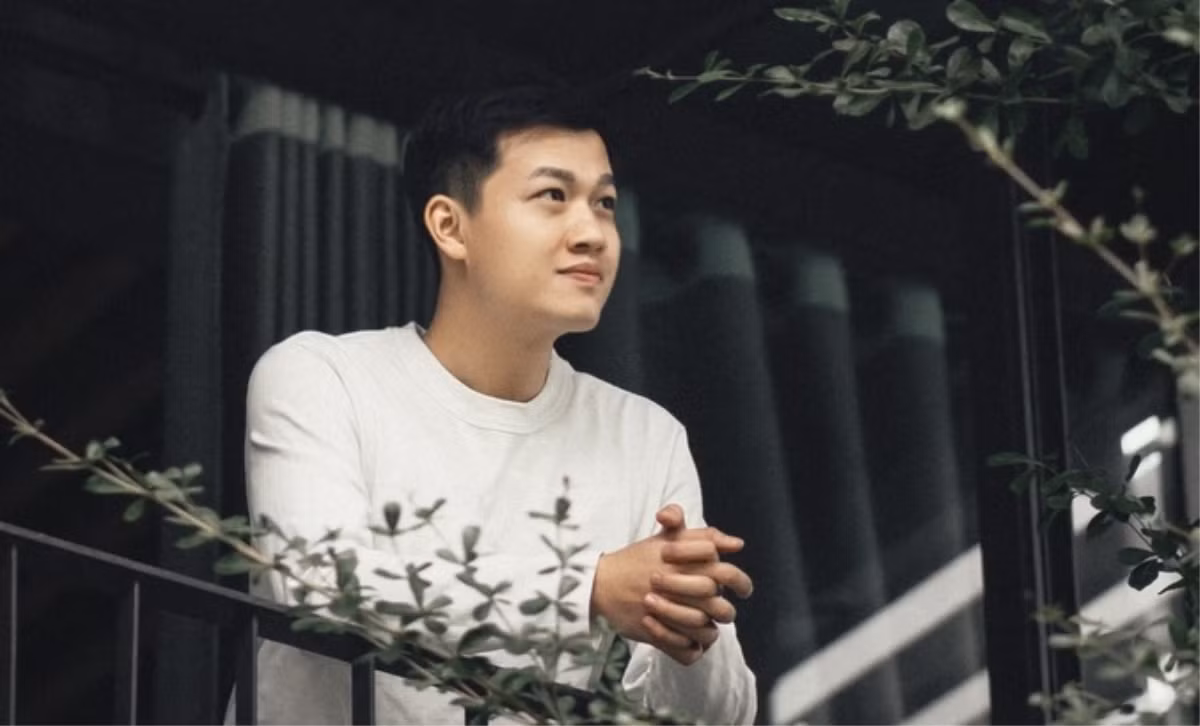 Nam MC cho rằng bản tin: "Rất hay và hợp lý, chỉ ra dân trí thấp, hay tự áí ở một số bộ phận". Có thể thấy, quan điểm của Trần Ngọc rất rõ ràng và mạnh mẽ, không "lùi bước" trước sự bình luận số đông dân mạng.