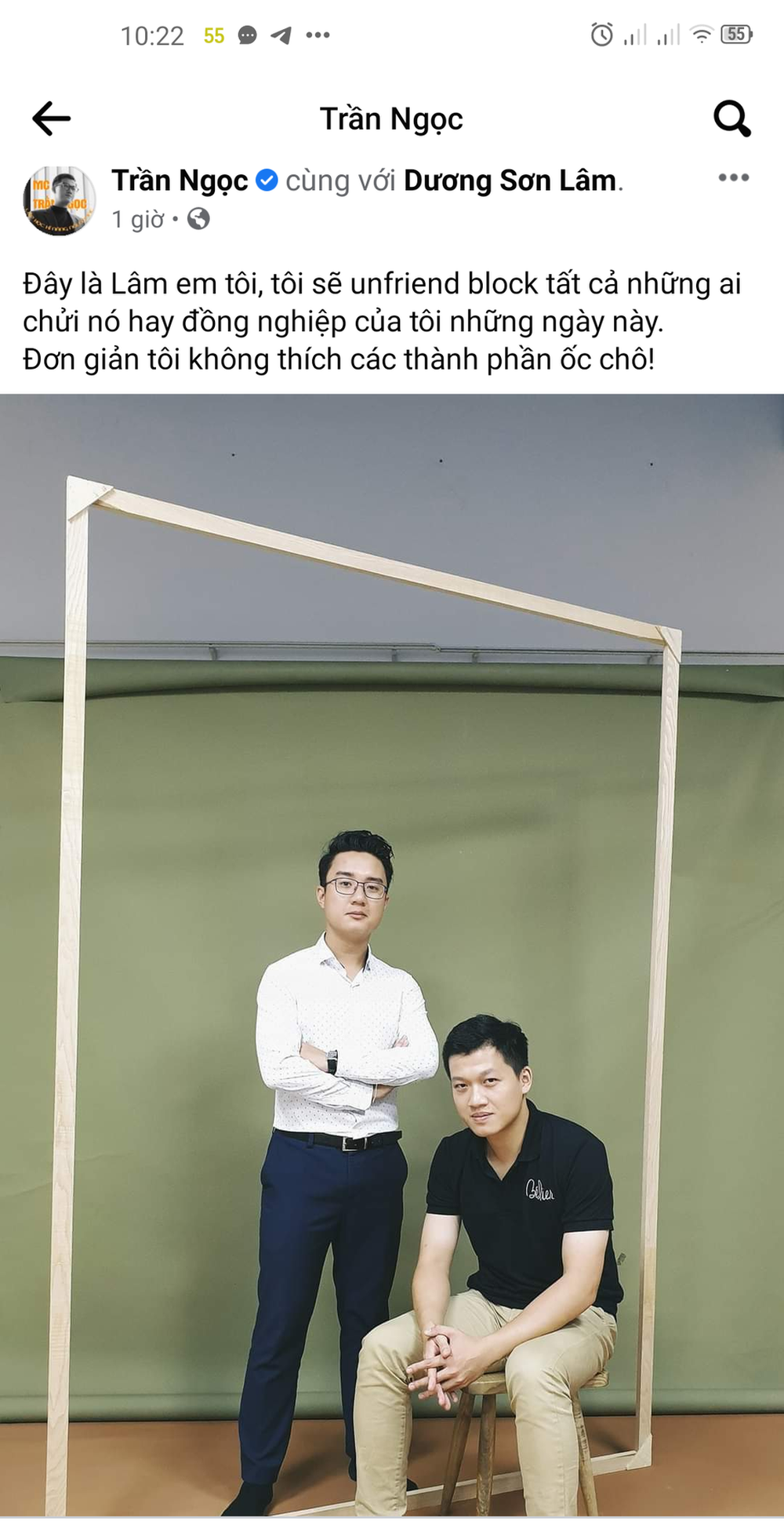 Khi "cơn bão" tranh luận của cư dân mạng dần lắng xuống, MC Trần Ngọc chẳng biết do vô tình hay hữu ý lại khơi ra. Chàng MC "nhà đài" có vẻ không hài lòng với việc dân mạng "tấn công" MC Chuyển động VTV24 là Sơn Lâm.