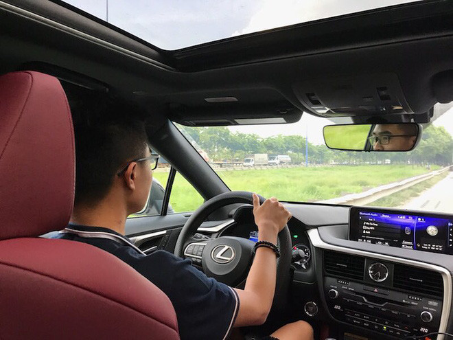 Được biết, Bụt tên thật là Nguyễn Phạm Anh Duy, sinh năm 1998 quê ở Đồng Tháp. Khi còn đi học cấp 3, Bụt từng giành giải thưởng cuộc thi nghiên cứu khoa học kĩ thuật.