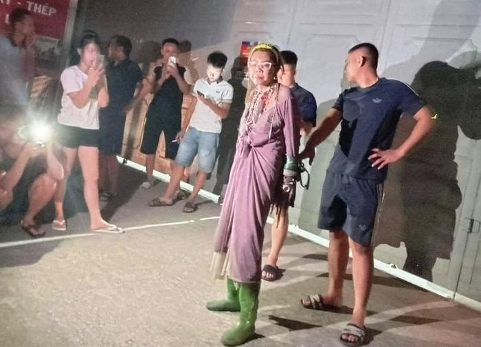 Trước đó, đêm 3/9, người dân tại xã Đại Lộc phát hiện Bella đã lấy trộm xe máy trên địa bàn xã rồi bỏ chạy chạy về hướng huyện Hà Trung.