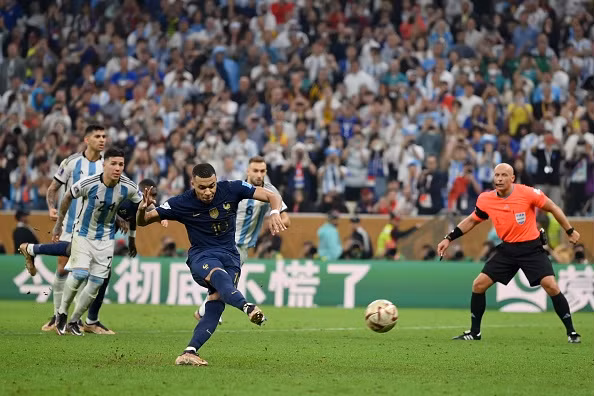 Argentina 3 (4)-(2) 2 Phap (pen): Nha vo dich goi ten Messi va dong doi