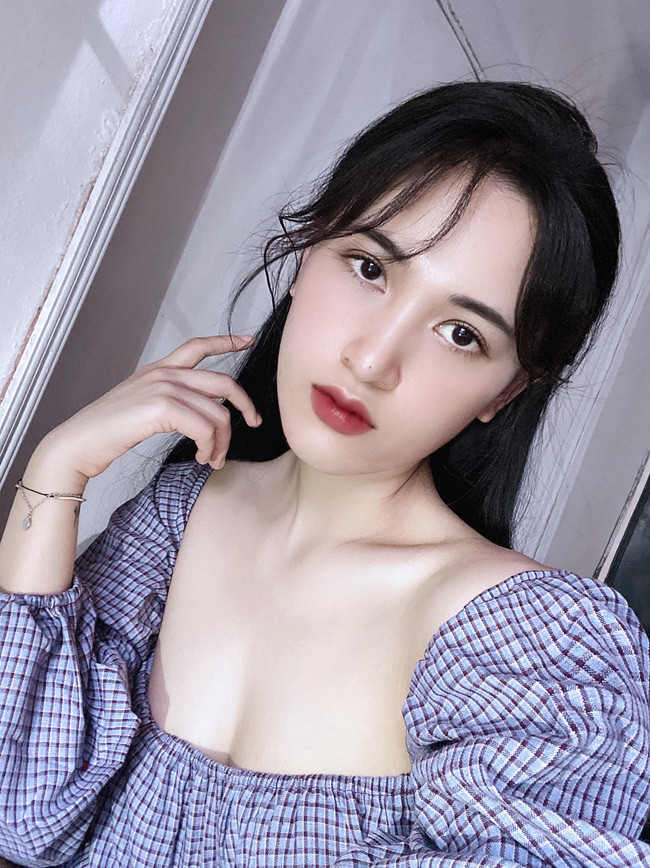 Tuy sau thời gian tìm kiếm, hóa ra nữ chính trong ảnh lại là gái Việt 100% và có tên là Nguyễn Thùy Trang, sinh năm 1999, sống và làm việc tại Hà Nội.