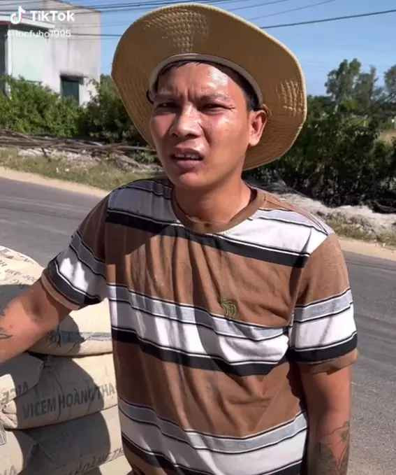 Vốn là bản tính lầy lội nên không ít lần Youtuber "Fuho" này còn tự nhận bản thân đẹp trai hơn Sơn Tùng M-TP hay bản sao của tài tử Hàn Quốc Lee Min Ho.