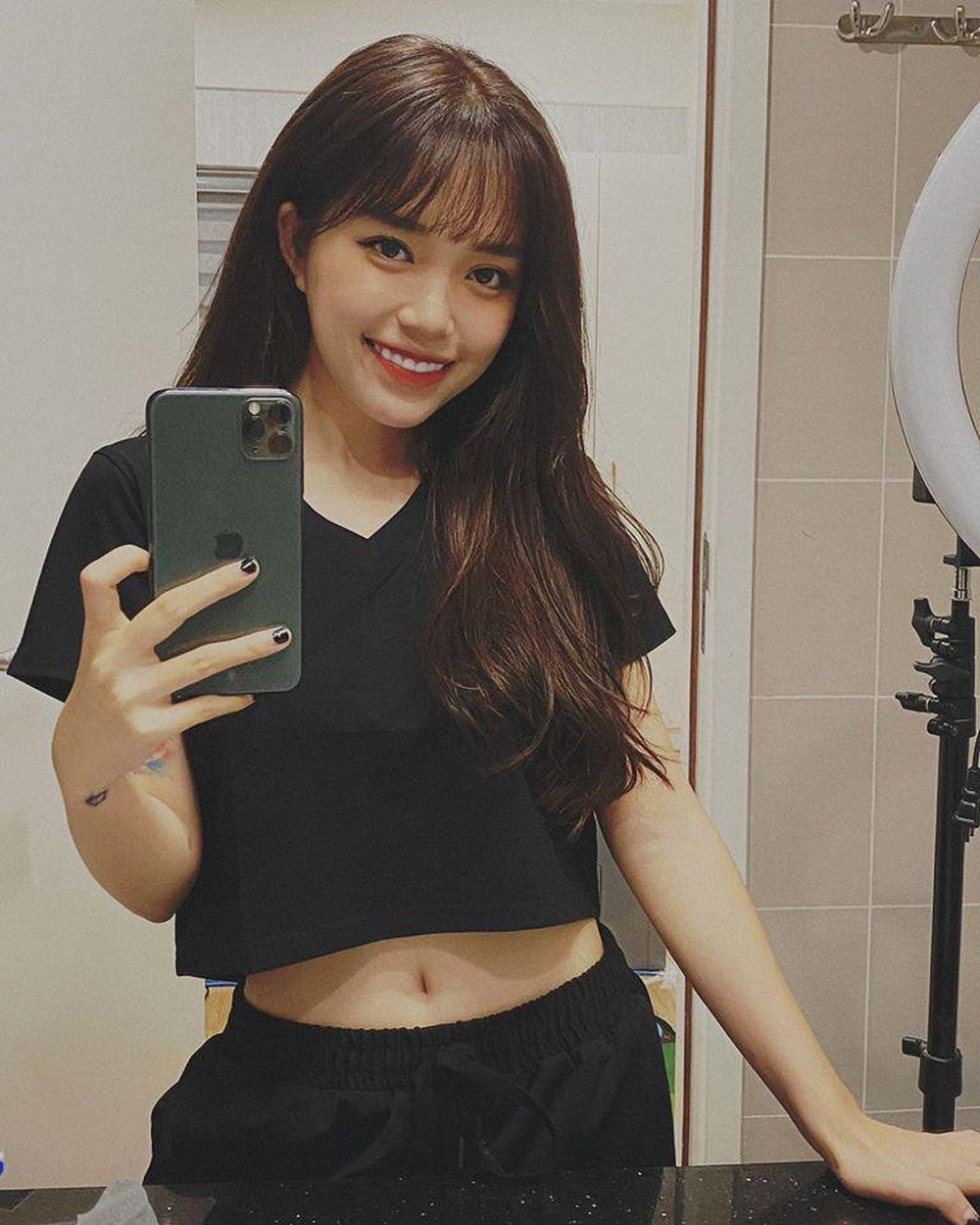 Với động thái như trên, chẳng có lẽ Đàm Tổng đang thực sự để mắt tới người em của Độ Mixi - Phùng Hưởng? sau khi chia tay bạn trai cũ là Bụt.