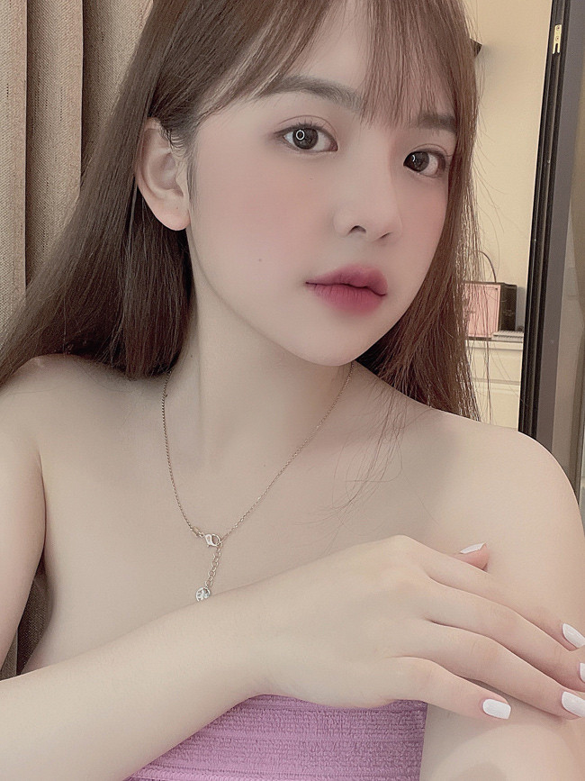 Huyền Châu được mệnh danh là " hot girl tiểu học" dù khi đó đã là học sinh lớp 9.