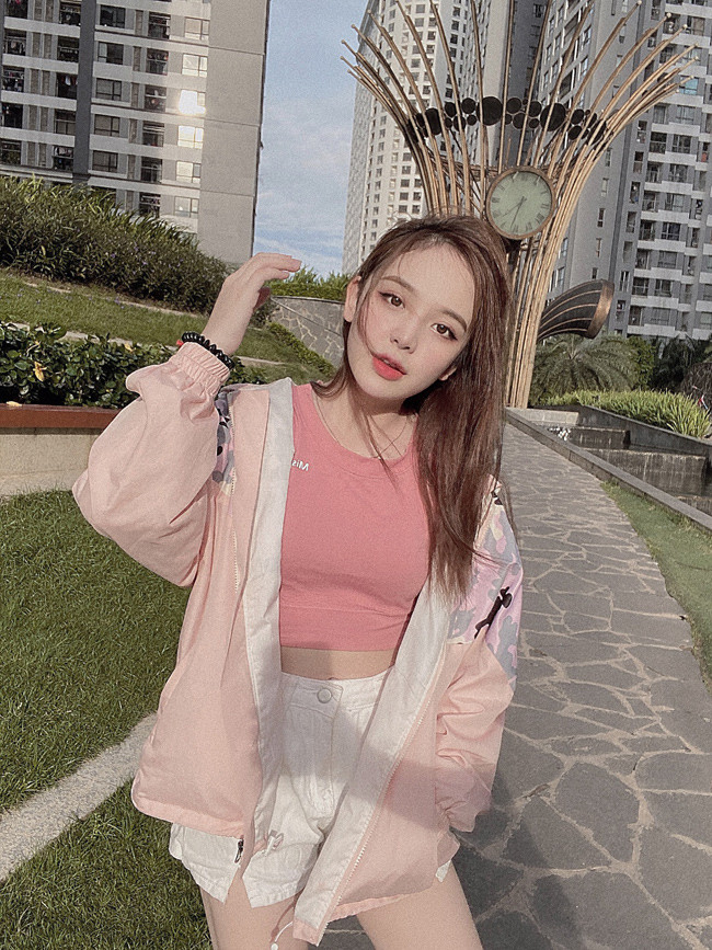 Huyền Châu chia sẻ, làm việc trong ngành thẩm mĩ, làm đẹp chính là niềm đam mê của cô.