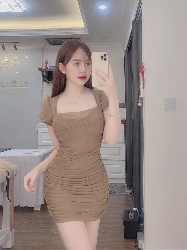 Gái xinh tiểu học ngày nào cũng thay đổi hoàn toàn phong cách, theo đuổi gu thời trang quyến rũ.