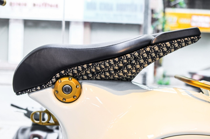 Vespa 946 phiên bản đặc biệt được xem như một món đồ thời trang sành điệu nhiều hơn là phương tiện đi lại.