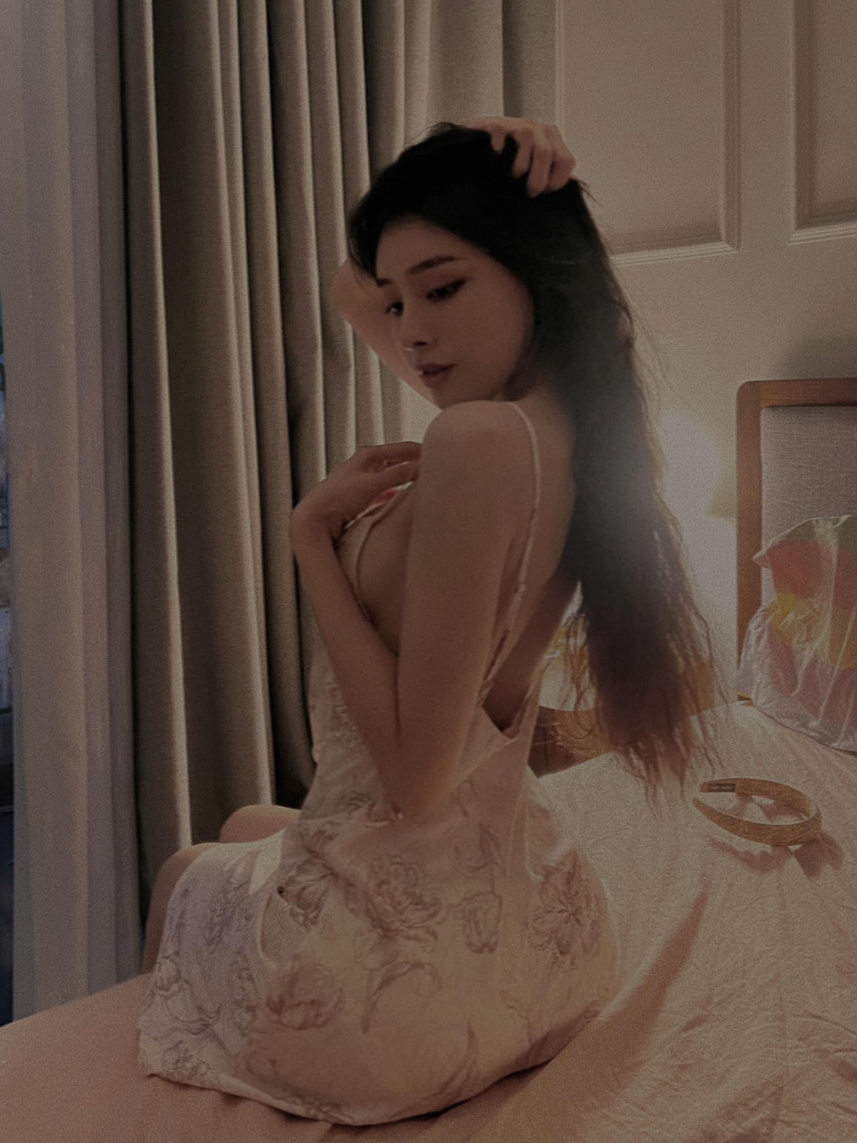 Trong quá khứ, Bích Hạnh sở hữu vóc dáng mũm mĩm, nặng đến 70kg. Cô nàng còn bị đặt cho biệt danh "rùa rụt cổ" vì body ngấn mỡ.