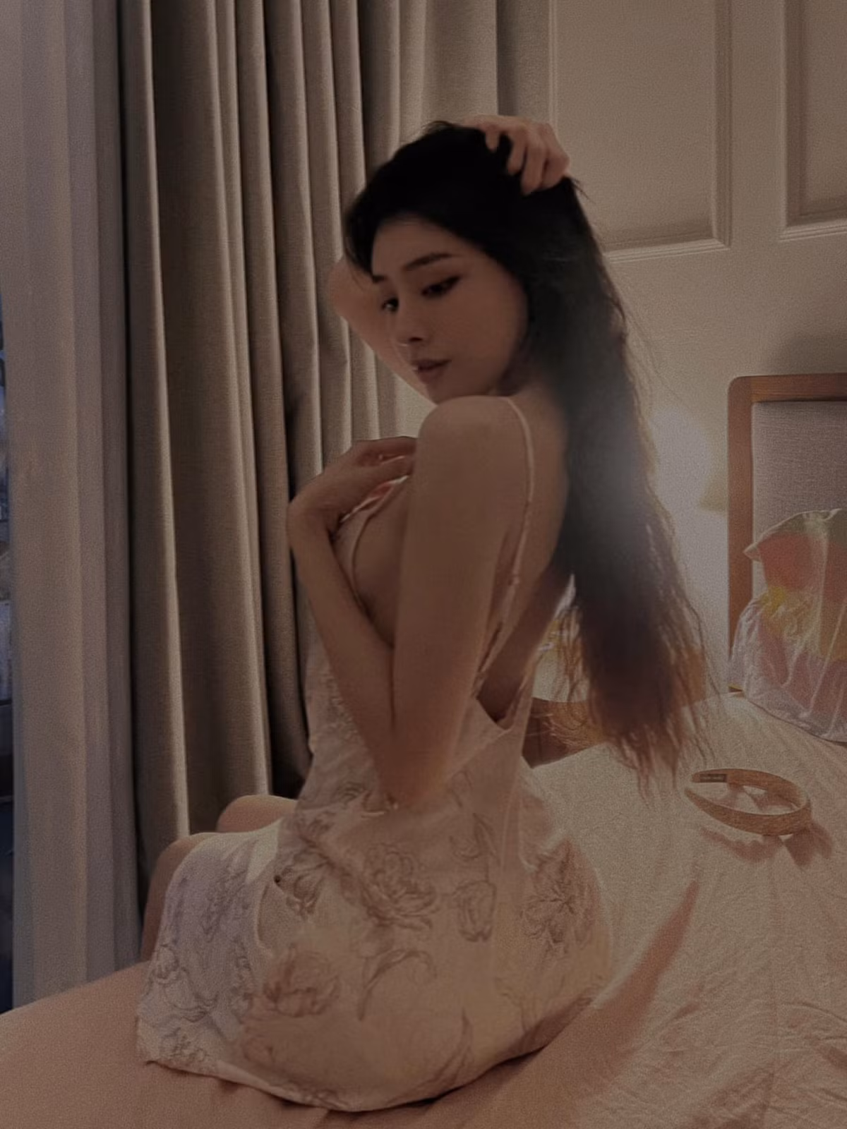 Trong quá khứ, Bích Hạnh sở hữu vóc dáng mũm mĩm, nặng đến 70kg. Cô nàng còn bị đặt cho biệt danh "rùa rụt cổ" vì body ngấn mỡ.