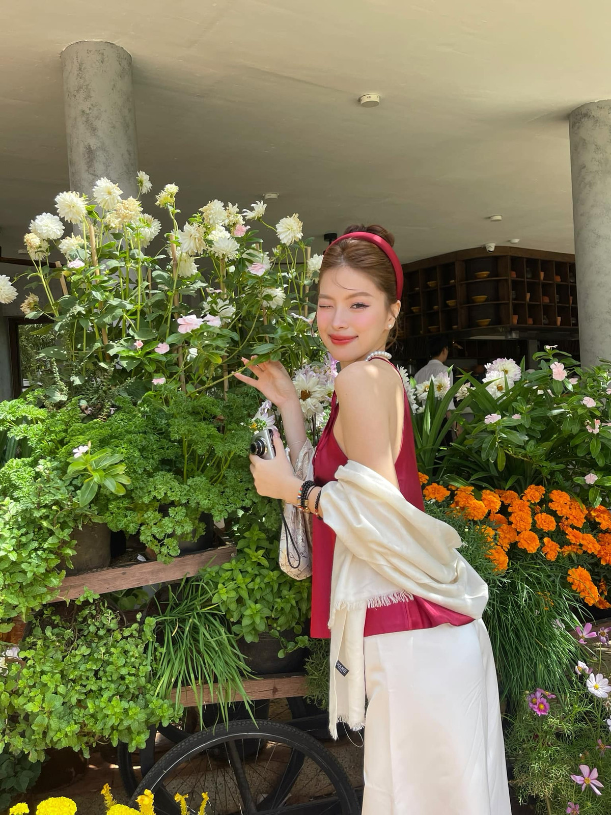 Năm 2019, trang tin Sharefie đã dành hẳn một bài viết về Thuỵ Hân. Cô được gọi là “hot girl đeo kính” khi ở thời điểm đó, nàng hot girl luôn gắn liền với cặp kính cận.