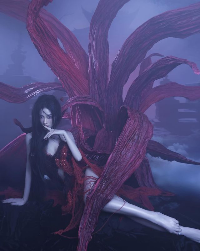 Ánh mắt ma mị của Jun Vũ như muốn hút hồn tất cả những người xem bộ ảnh này của cô nàng.