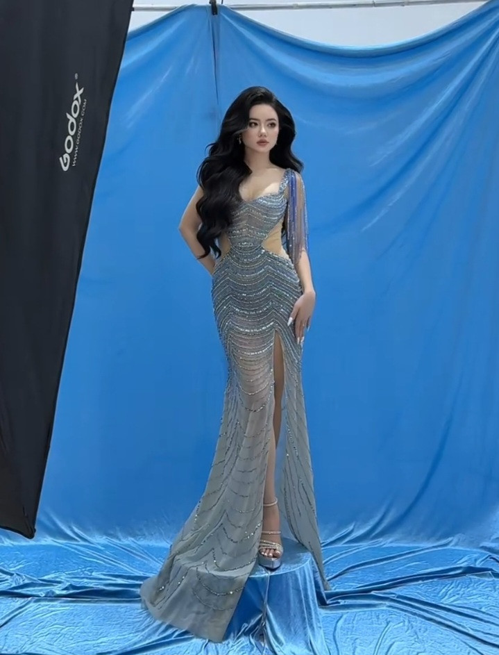 “Hành trình từ lúc đăng ký đến ngày thi của Nhi chỉ diễn ra trong vòng một tuần. Dù khá gấp gáp, nhưng may mắn là Nhi có một ê-kíp rất chuyên nghiệp hỗ trợ. Lần này, Nhi nhận được nhiều sự yêu thương và giúp đỡ, nên cảm thấy vô cùng vui và biết ơn. Nhi nghĩ rằng, đôi khi mình nên thử những điều chưa từng thử để đạt được những điều mình chưa từng có”, Ý Nhi nói.