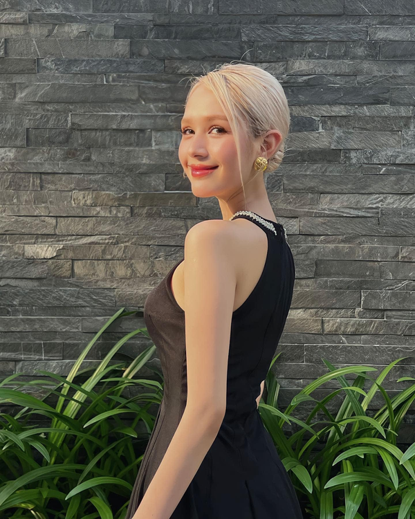 Dòng phản hồi của hot girl sinh năm 2002 sau đó đã nhận được nhiều sự đồng tình của độc giả. Bởi dù trong tình yêu hay cuộc sống, nếu có ý chí nỗ lực không ngừng nghỉ, ngày càng hoàn thiện bản thân thì những điều may mắn, kể cả tiền tài cũng sẽ đến với mỗi người.