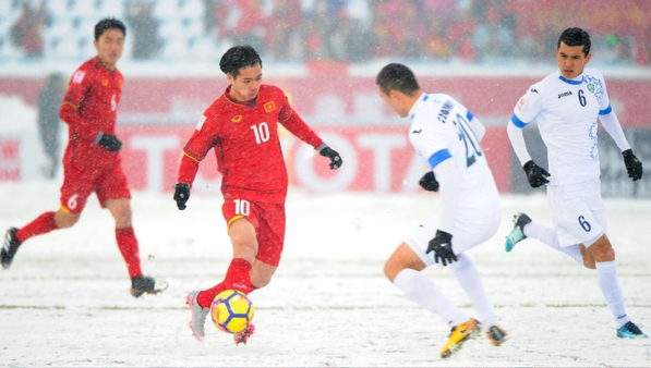 Dưới phần bình luận bức hình mà Lương Xuân Trường đăng tải, các cầu thủ thi đấu năm ấy cũng bồi hồi nhớ lại kỷ niệm và để lại những lời bình luận dí dỏm, những bức hình đầy cảm xúc.