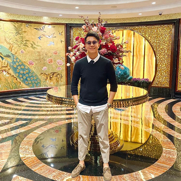 Theo nhiều người, việc CEO Matt Liu tẩy nốt ruồi là một hành động đúng đắn nhất. Nó giúp gương mặt anh chàng trở nên điển trai hơn.