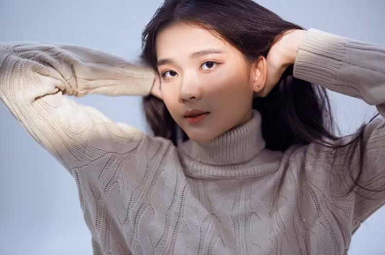 Khi thấy con gái được nhiều người yêu thương và chú ý tới, gia đình và đặc biệt là mẹ của Kiều Chi càng ủng hộ để cô bạn theo đuổi sở thích của bản thân.