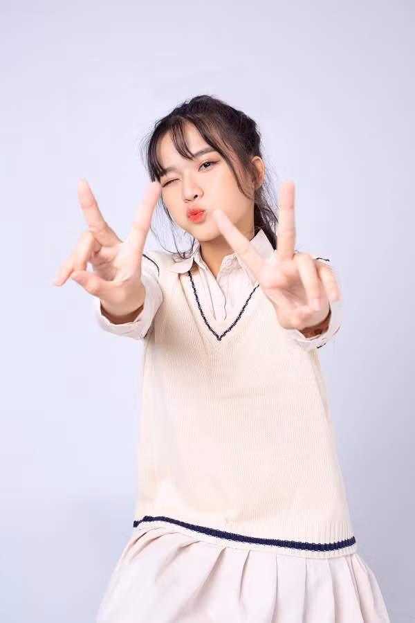 Vì tính cách lạc quan, vui vẻ nên những video mà Kiều Chi chia sẻ cũng đều là những nội dung tích cực, mang đến niềm vui và sự thoải mái cho người xem.